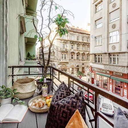 Chill On The Screened Balcony-Budapest Most Historic Landmarks Kültér fotó